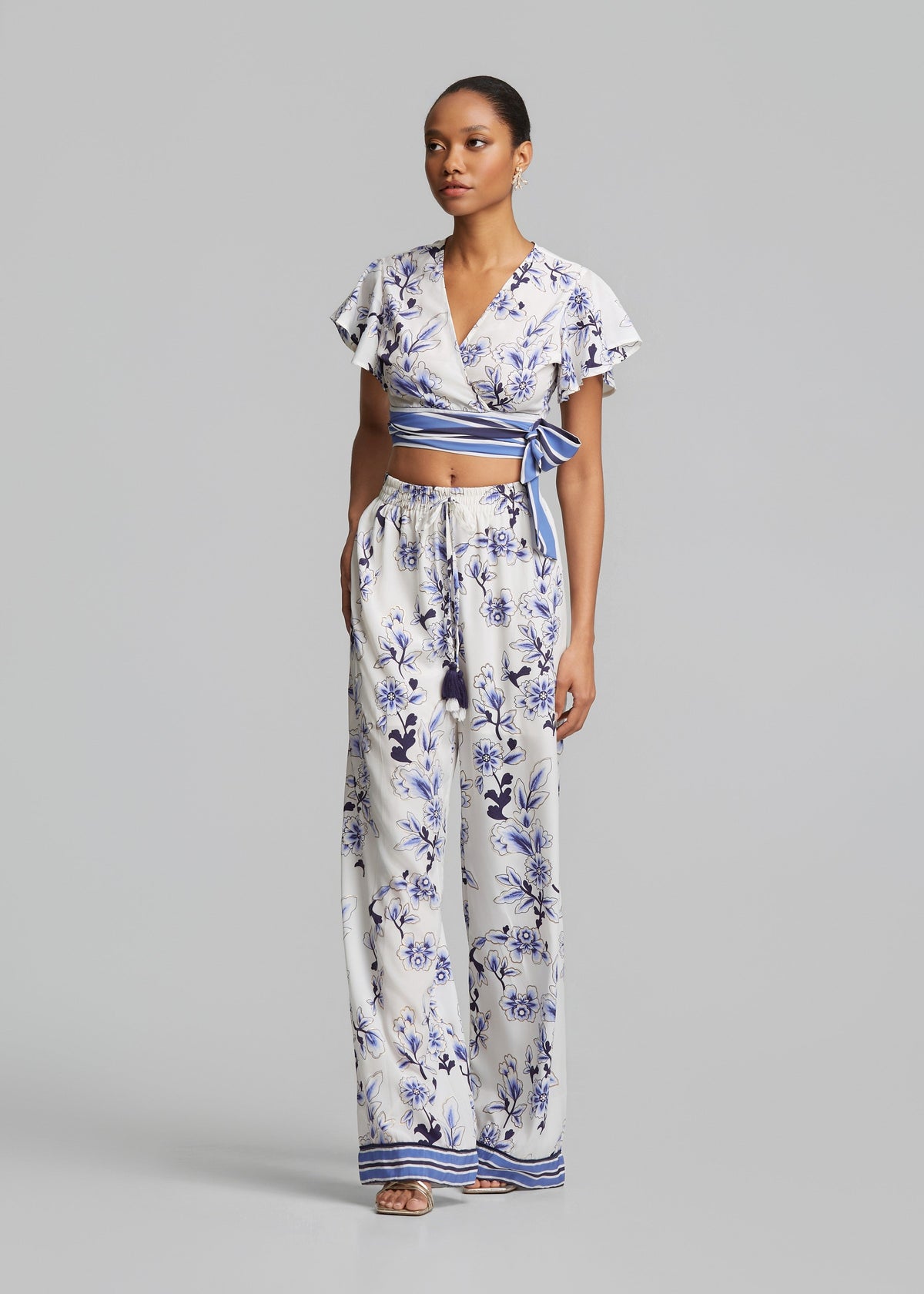 Εμπριμέ παντελόνι σε ίσια γραμμή