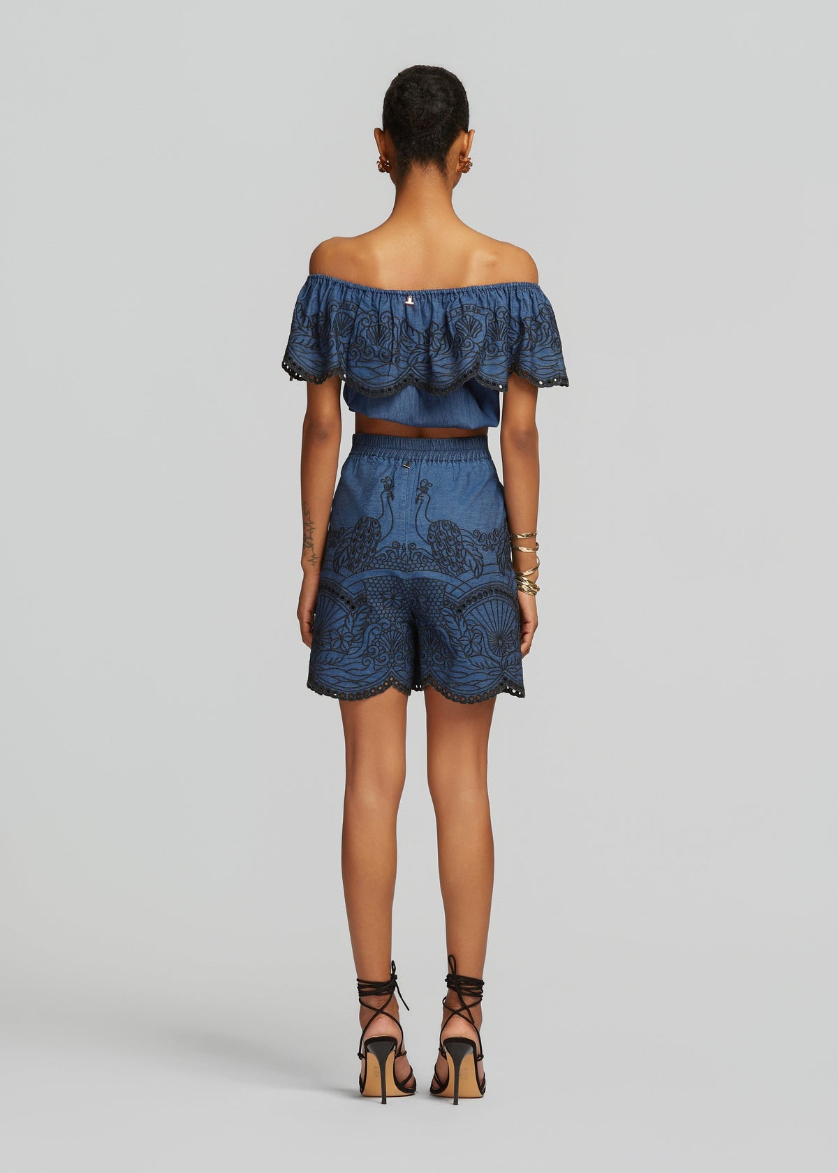 Τζιν σόρτς με κέντημα