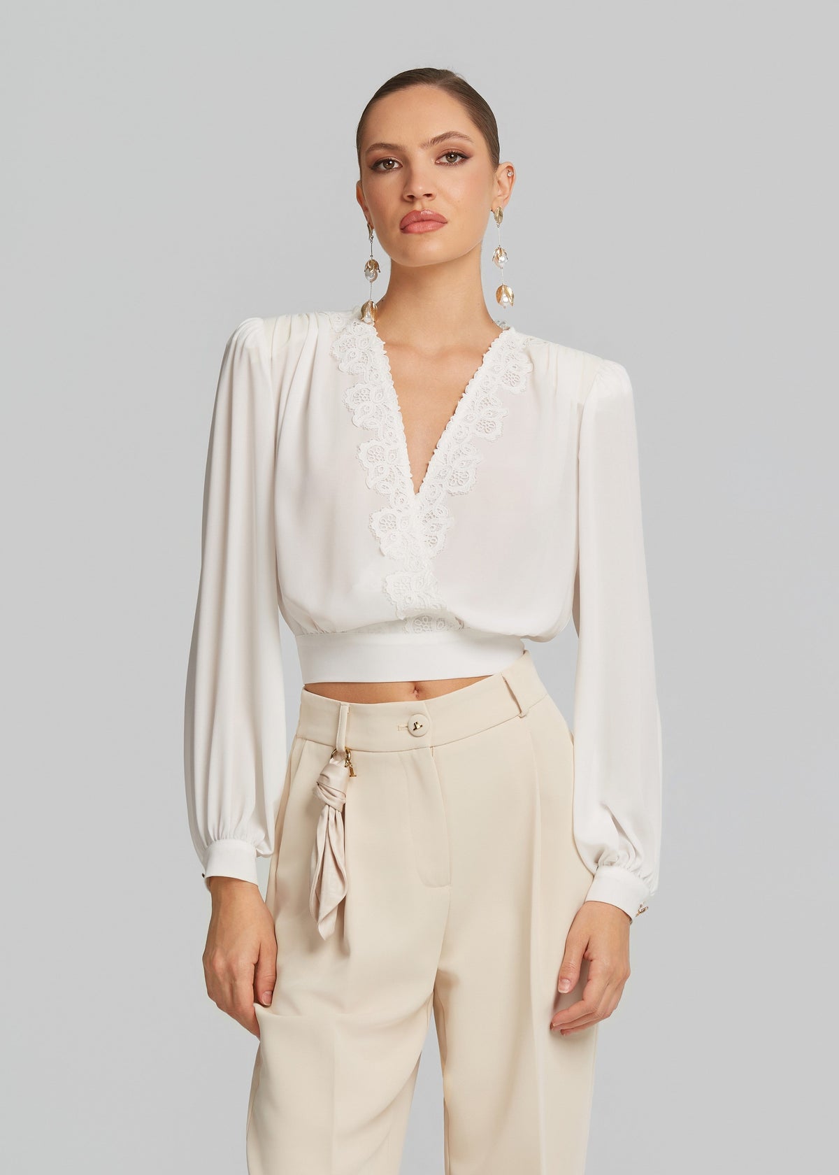 Κρουαζέ μπλούζα με δαντέλα