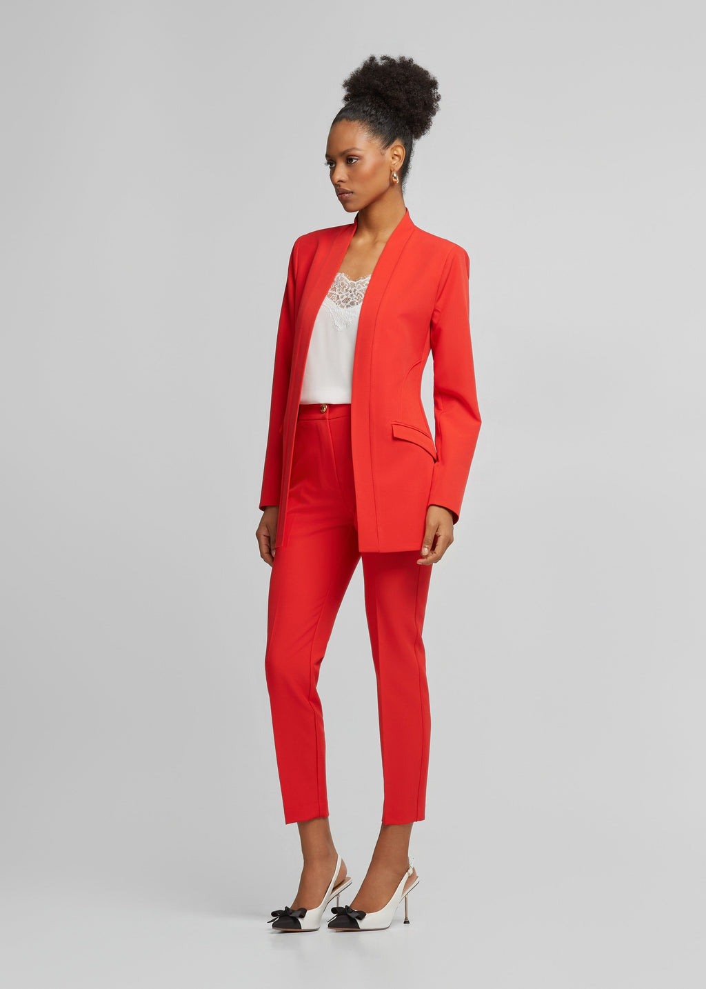 Μεσάτο σακάκι με διακοσμητικές ραφές