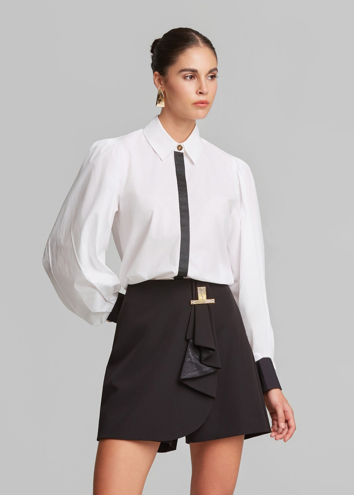 Σκόρτς με μεταλλική λεπτομέρεια